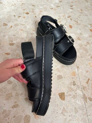 Sandalias Bershka negras talla 36