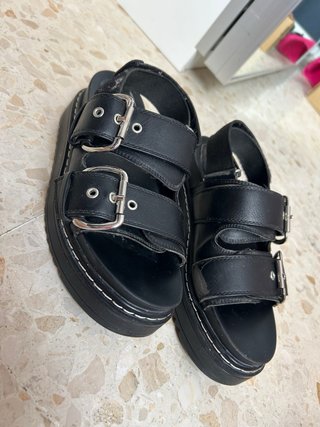 Sandalias Bershka negras talla 36