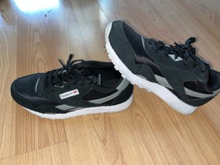Zapatillas Reebok Negras y Grises