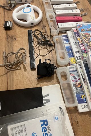 Nintendo Wii + 5 Mandos + 11 Juegos