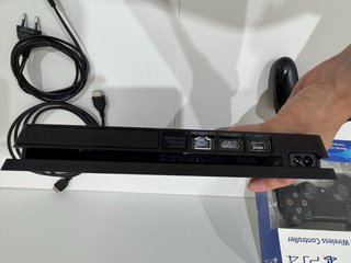 Ps4 Slim 1TB Negra + 2 Mandos originales y Juegos