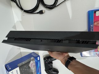 Ps4 Slim 1TB Negra + 2 Mandos originales y Juegos