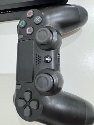 Ps4 Slim 1TB Negra + 2 Mandos originales y Juegos