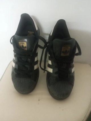 Deportivas Adidas Negras y Doradas Talla 36.5