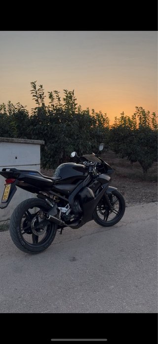 Yamaha TZR Negra