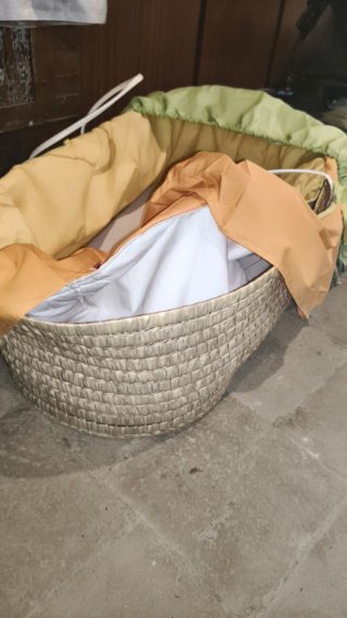 Cuna de mimbre para bebé