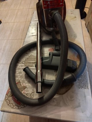 Aspiradora Ufesa con accesorios