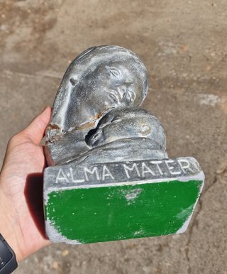 Escultura Nestlé 80s "Alma Mater" para empleados
