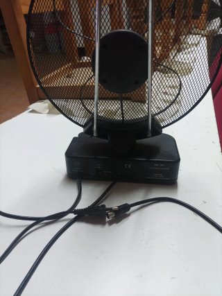 Antena Televes Portátil Amplificada con Cables