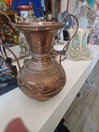 Cántaro de cobre antiguo