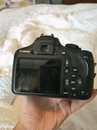 Canon EOS 1300D com lente