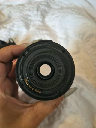 Canon EOS 1300D com lente