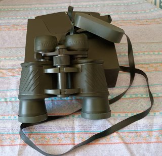 Binocolo zoom con custodia.