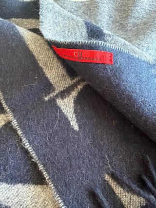 Bufanda Carolina Herrera CH Azul Gris