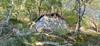 Cabaña de piedra rústica