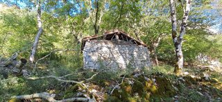 Cabaña de piedra rústica