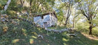 Cabaña de piedra rústica
