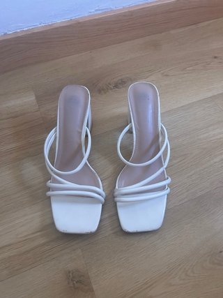 Sandalias tacón blancas tiras finas