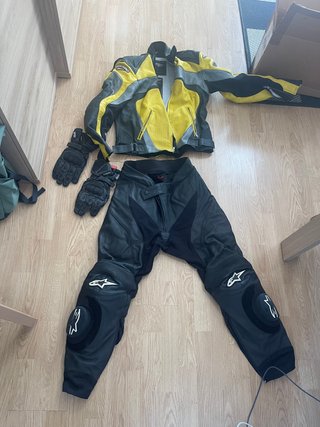 Conjunto cuero moto: Chaqueta, pantalón y guantes