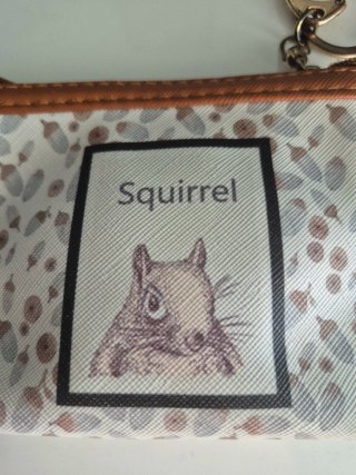 Cartera con llavero y estampado de ardilla