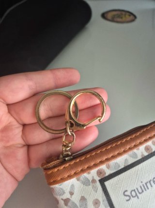 Cartera con llavero y estampado de ardilla