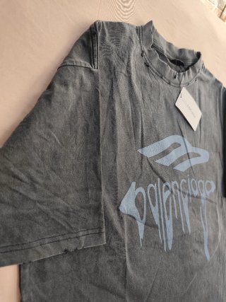 Camiseta Balenciaga Gris Talla M oversized.