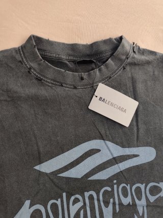 Camiseta Balenciaga Gris Talla M oversized.