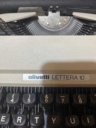 Máquina de escribir Olivetti Lettera 10