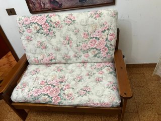 Divano in tessuto con struttura in legno