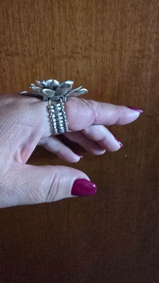 Anello fiore con pietra nera elastico