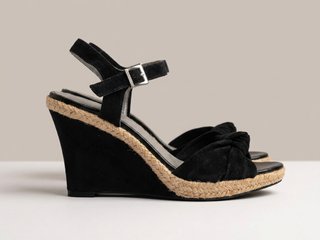 Sandali in pelle scamosciata con zeppa e fiocco