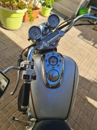 Moto Cruiser oro y Negra