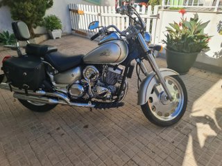Moto Cruiser oro y Negra