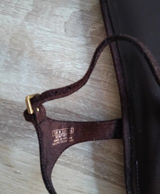 Sandalias planas Zara marrón y dorado
