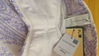 Bikini tipo camiseta con estampado paisley