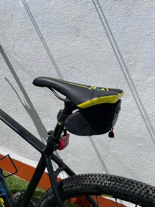 Bicicleta MTB 29” Negra y Amarilla