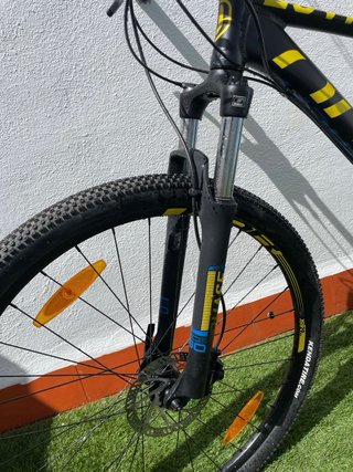 Bicicleta MTB 29” Negra y Amarilla