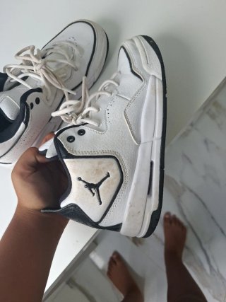 Zapatillas Jordan Blancas y Negras originales