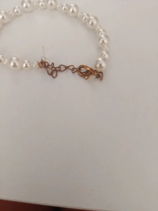 Pulsera de perlas dorada