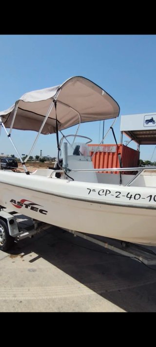 Embarcación ASTEC 400 con motor 4 tiempos