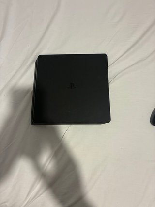 PS4 Slim Negra + 2 mando