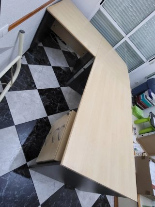 Mesa de despacho en L con 3 cajones