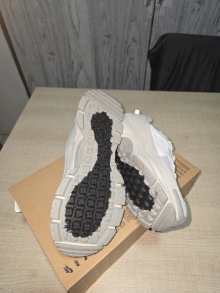Zapatillas Nike Zoom Vomero 5 Beige/Blanco