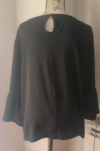 Blusa negra manga acampanada