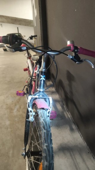 Bici niña Btwin rosa y negra 5-8 años