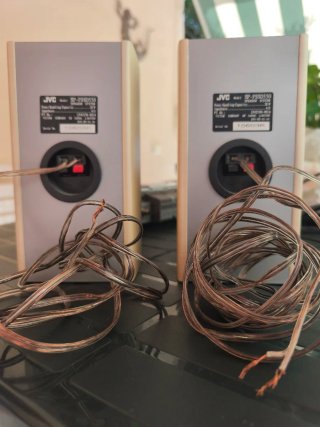 Altavoces JVC Beige y Gris