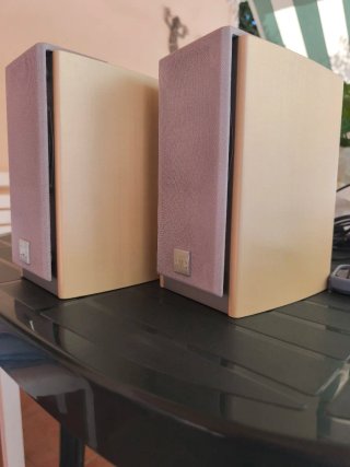 Altavoces JVC Beige y Gris