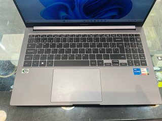 Portátil Intel Core i5 16GB RAM 512GB SSD