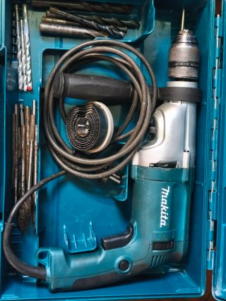 Taladro Makita con maletín