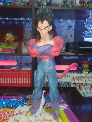 Figura Dragon Ball GT Vegeta SSJ4